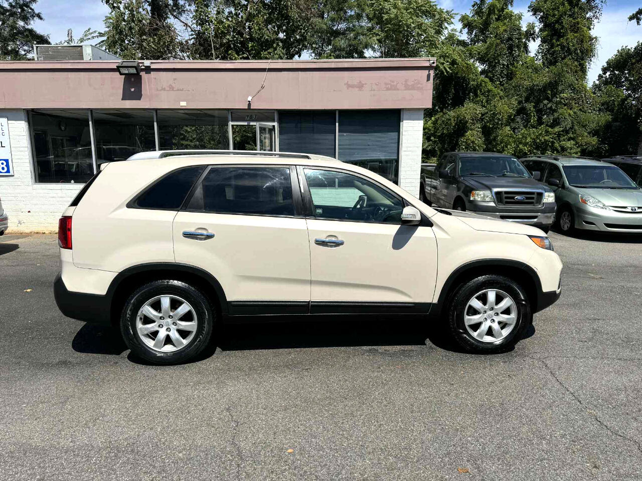 Kia Sorento LX 2WD 2011 Kia Sorento LX 2WD 2011