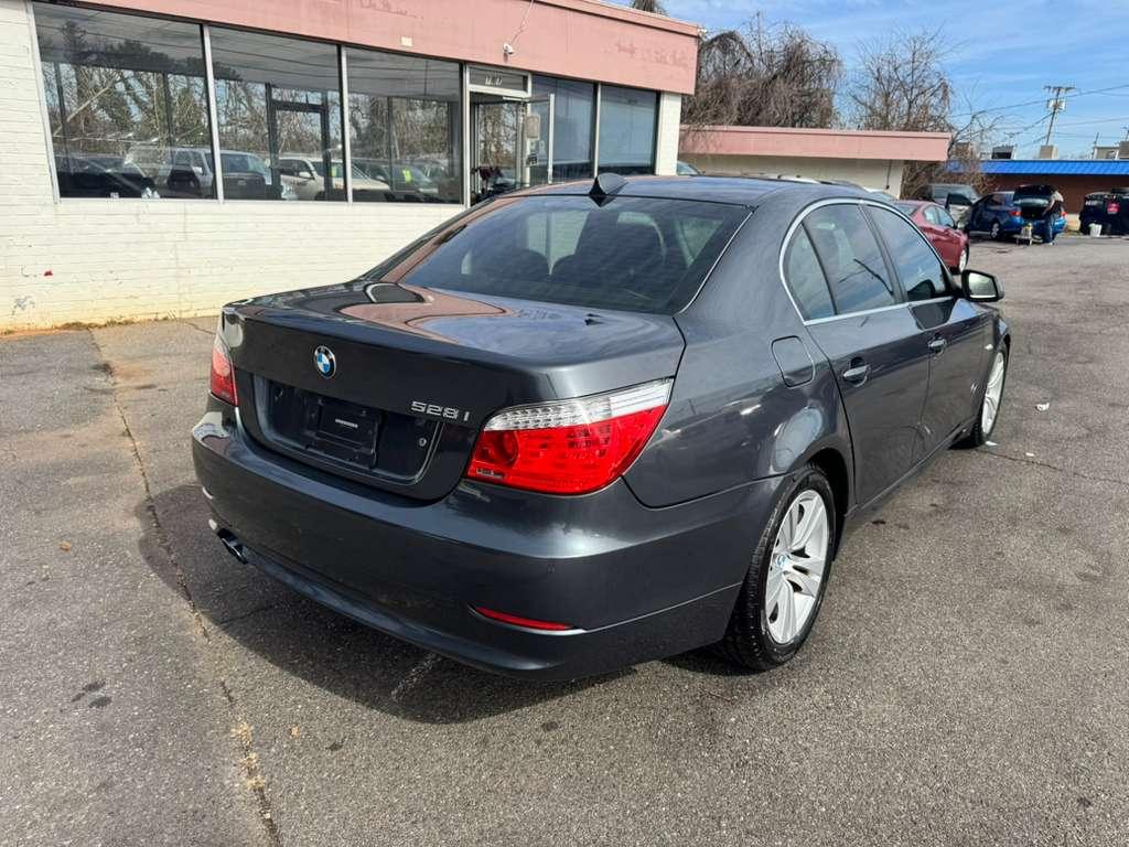 BMW 5-Series 528i 2010