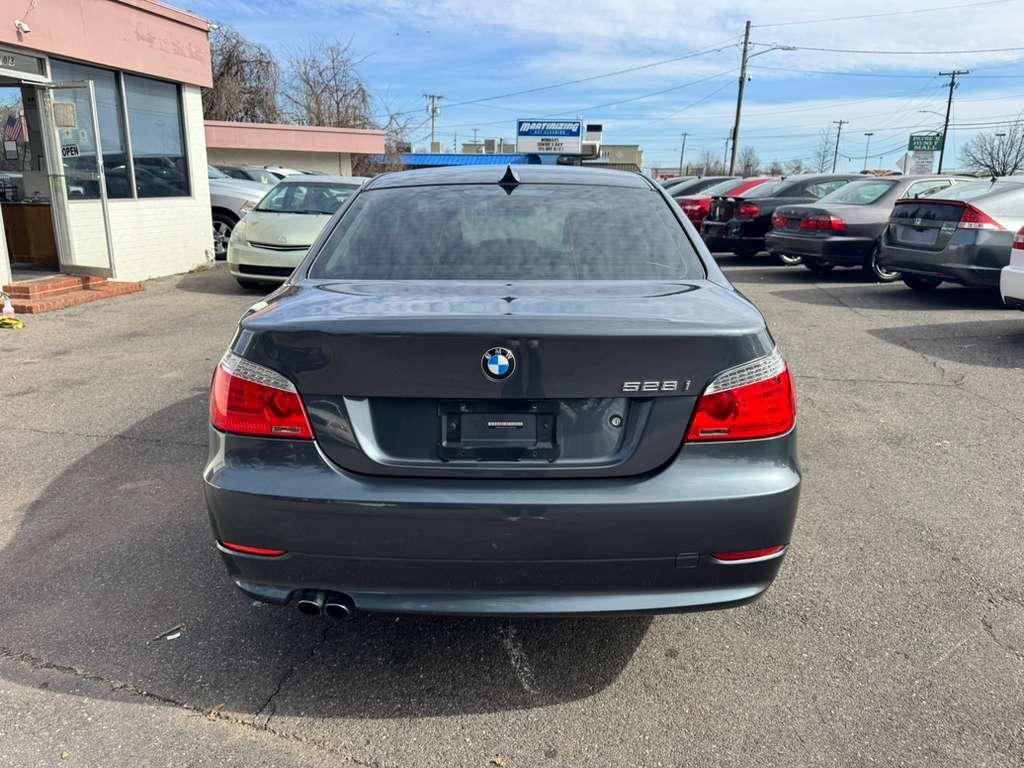 BMW 5-Series 528i 2010