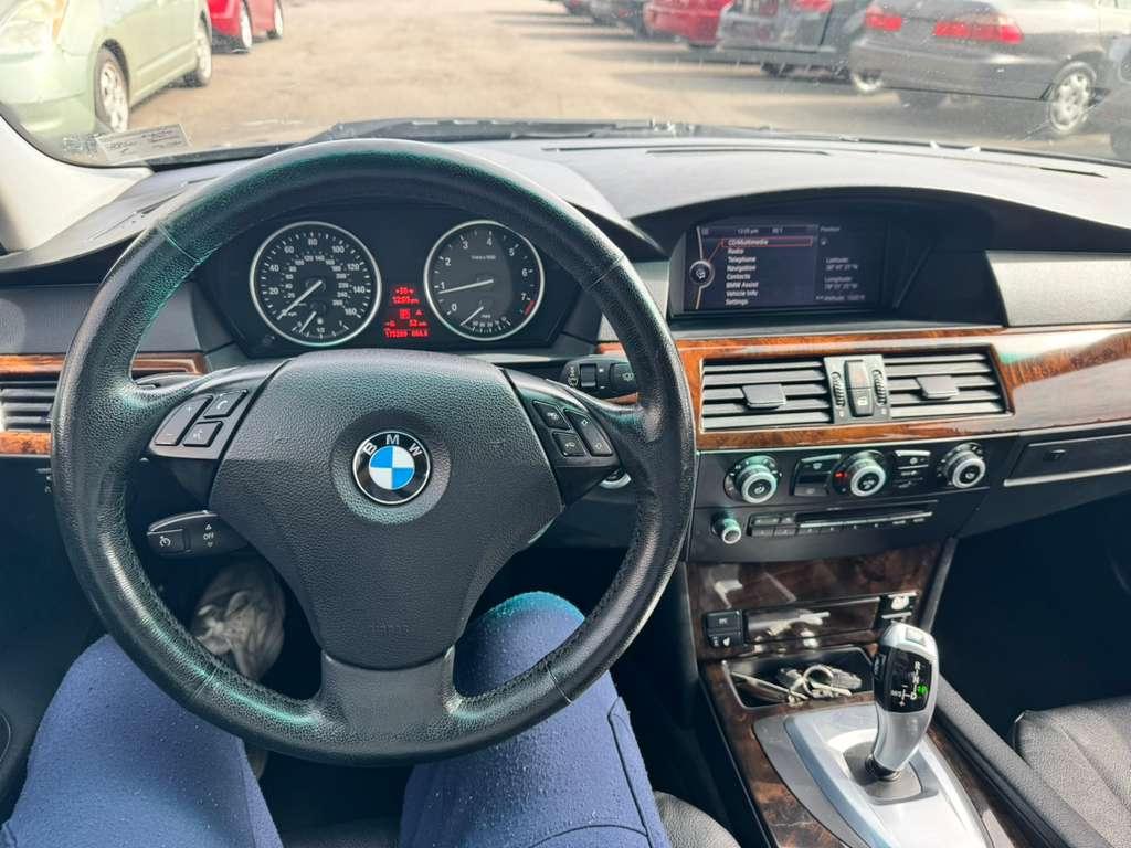 BMW 5-Series 528i 2010