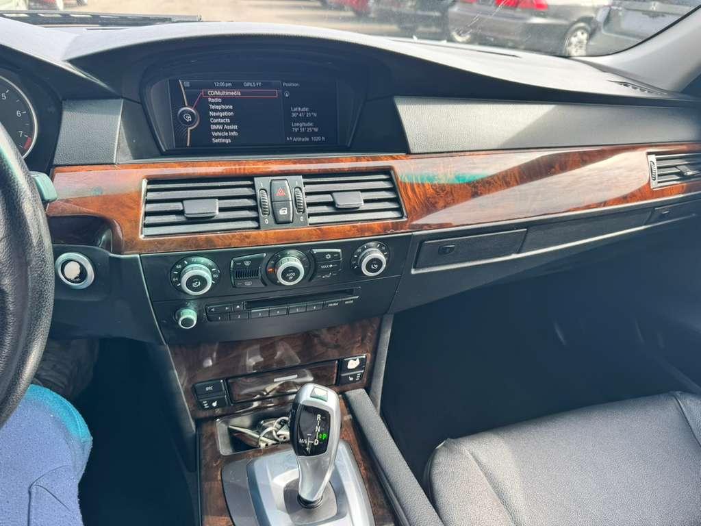 BMW 5-Series 528i 2010