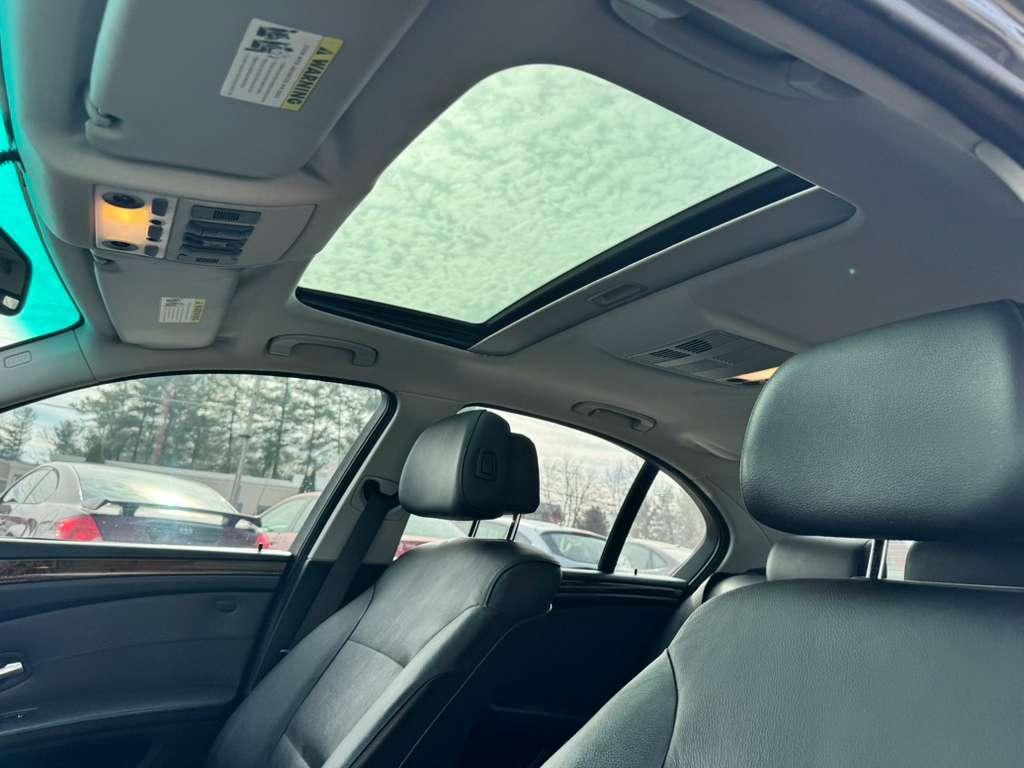 BMW 5-Series 528i 2010