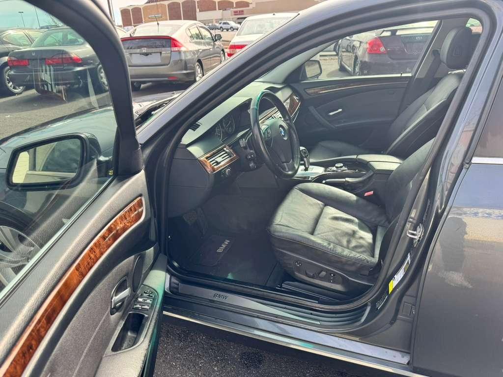 BMW 5-Series 528i 2010