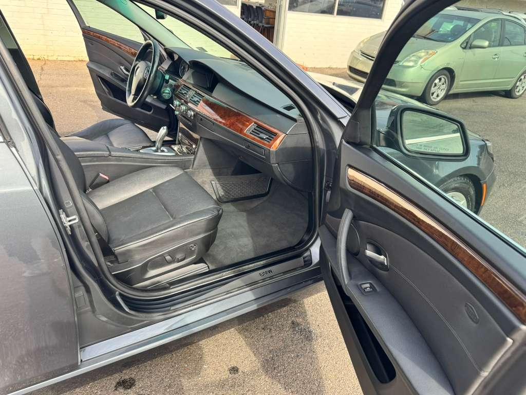 BMW 5-Series 528i 2010