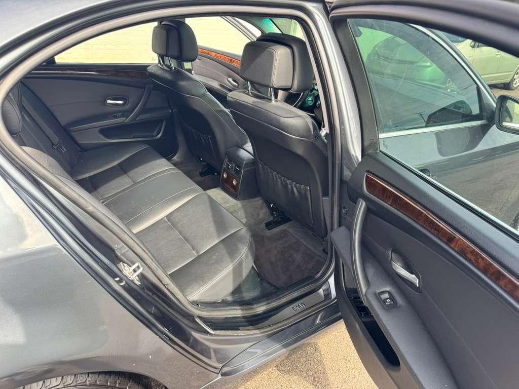 BMW 5-Series 528i 2010