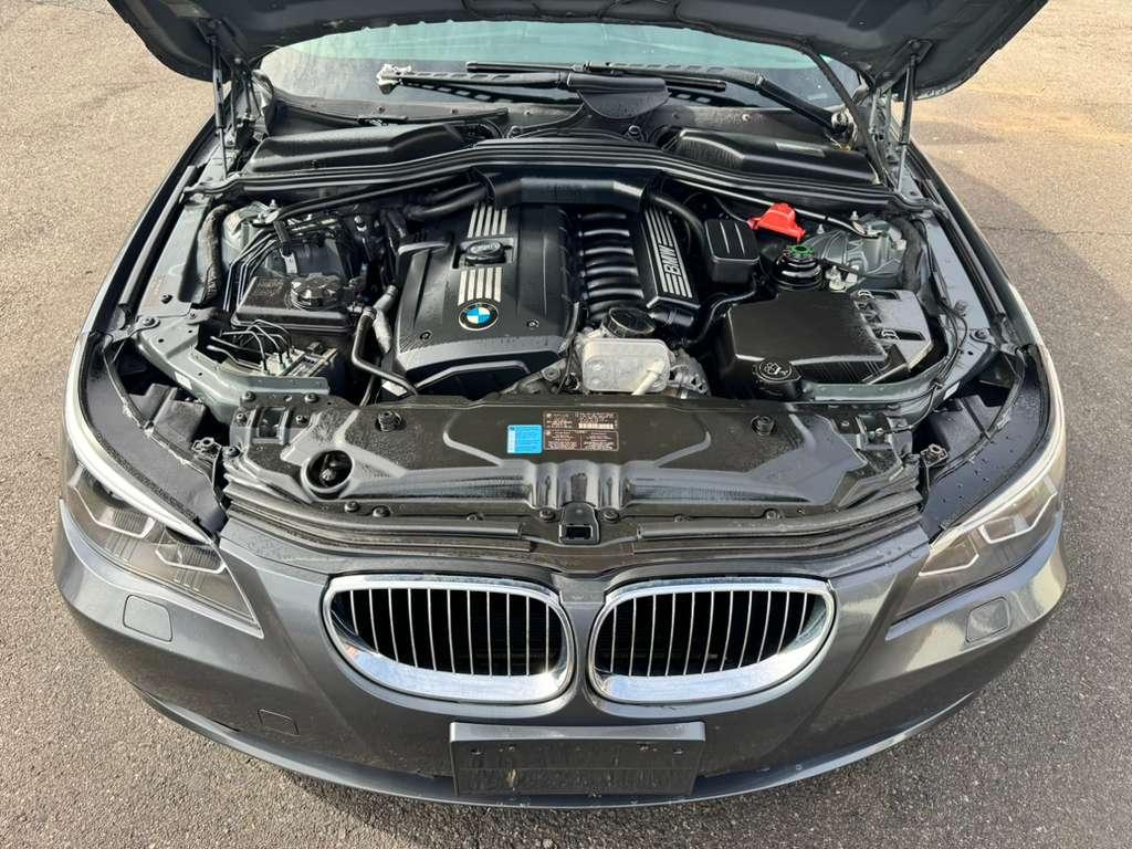 BMW 5-Series 528i 2010