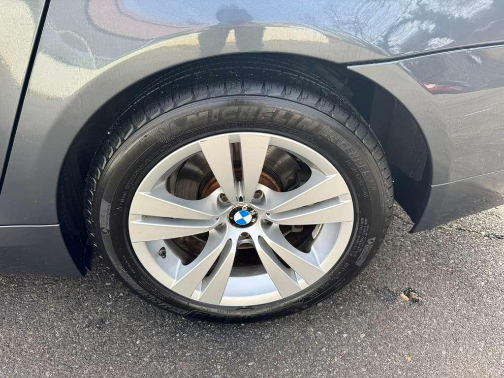 BMW 5-Series 528i 2010