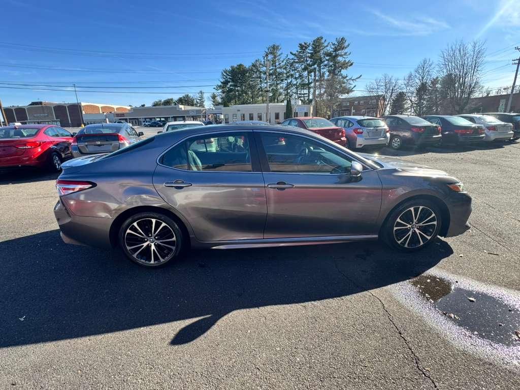 Toyota Camry SE 2018