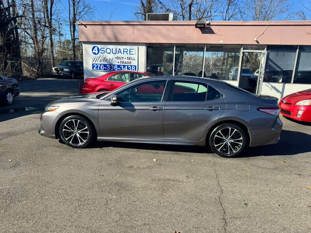 Toyota Camry SE 2018