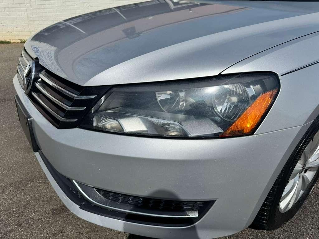 Volkswagen Passat 2.5L S W/Appearance 2012