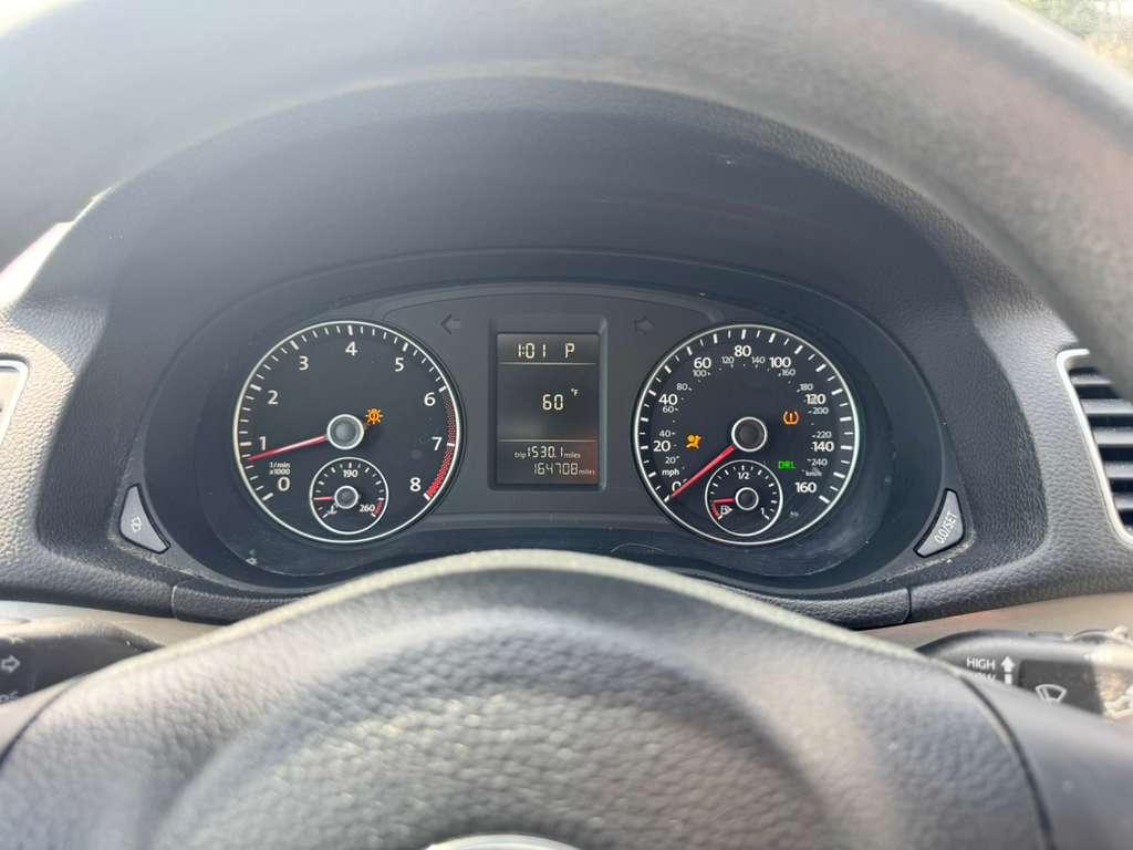 Volkswagen Passat 2.5L S W/Appearance 2012