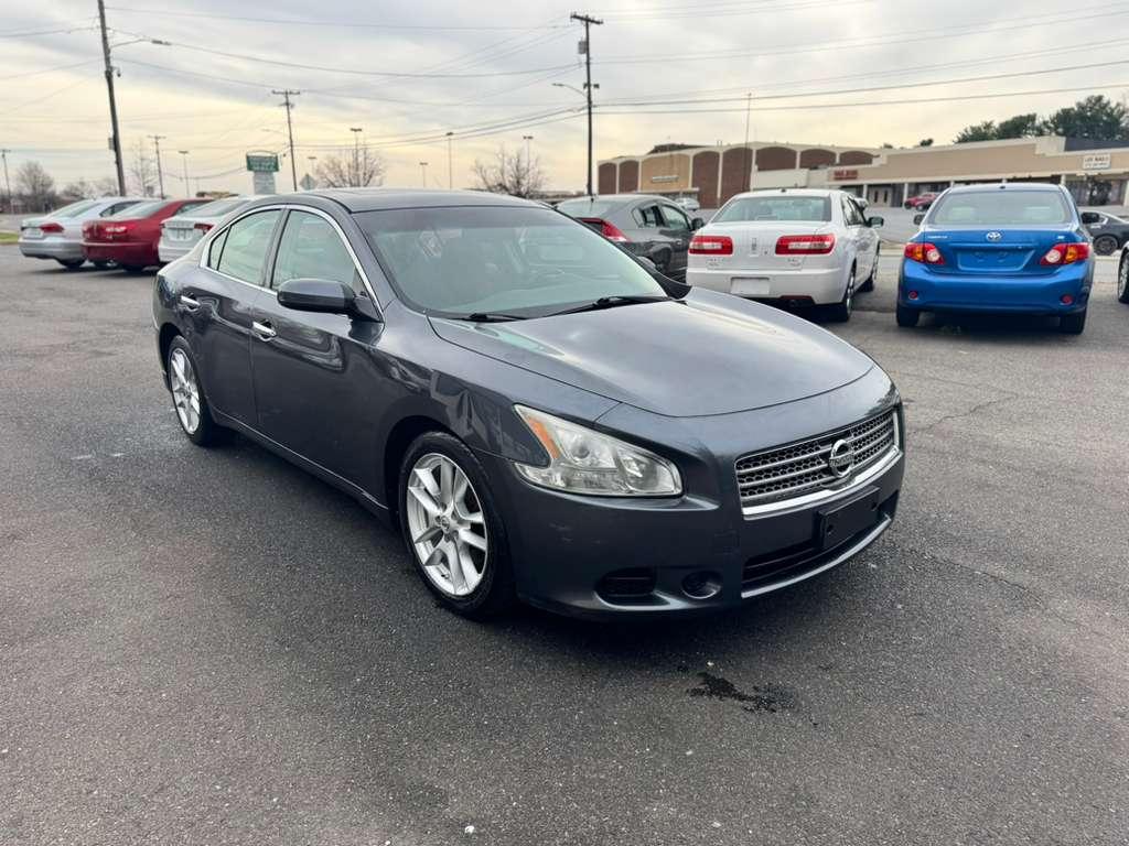 Nissan Maxima SV 2010