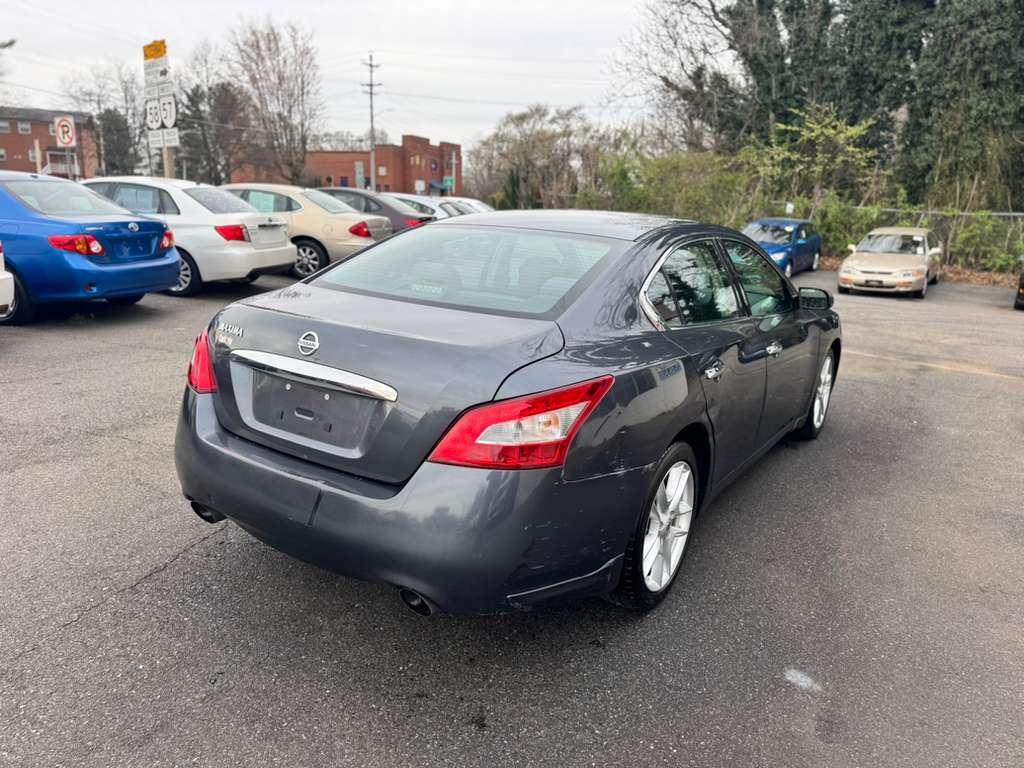 Nissan Maxima SV 2010