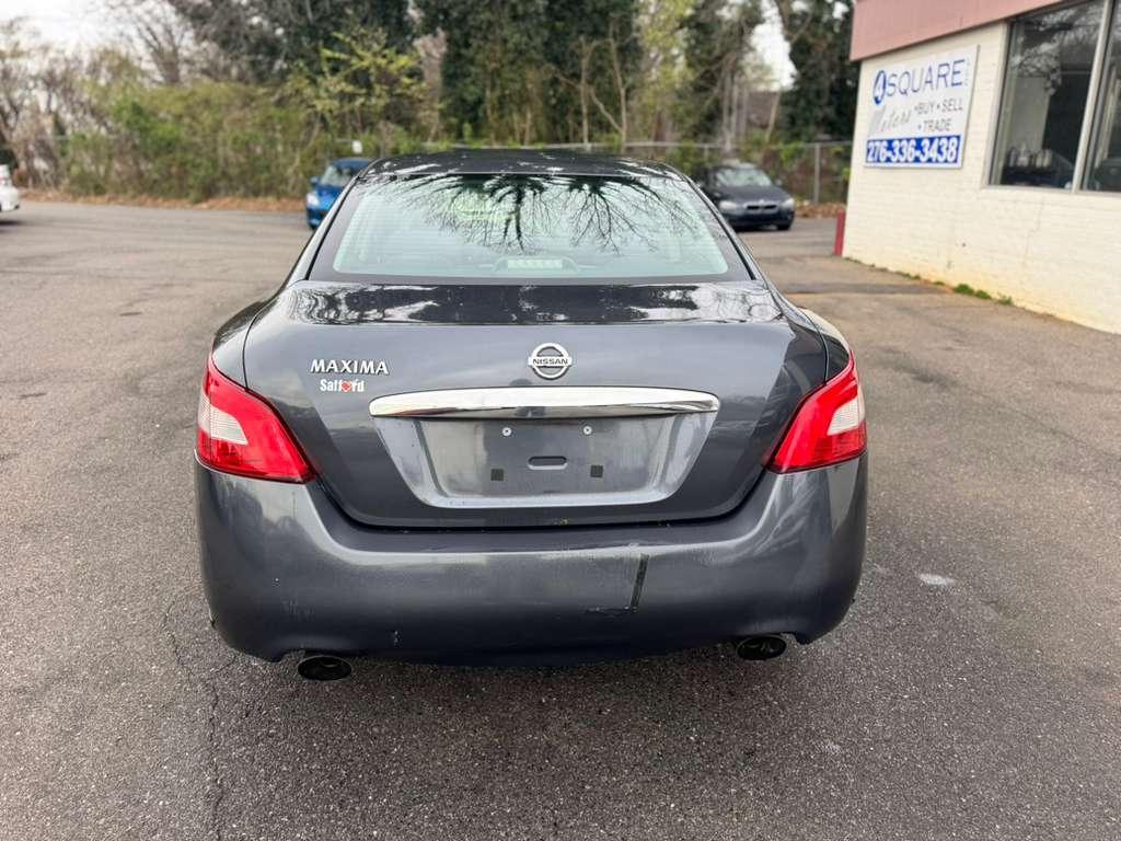 Nissan Maxima SV 2010