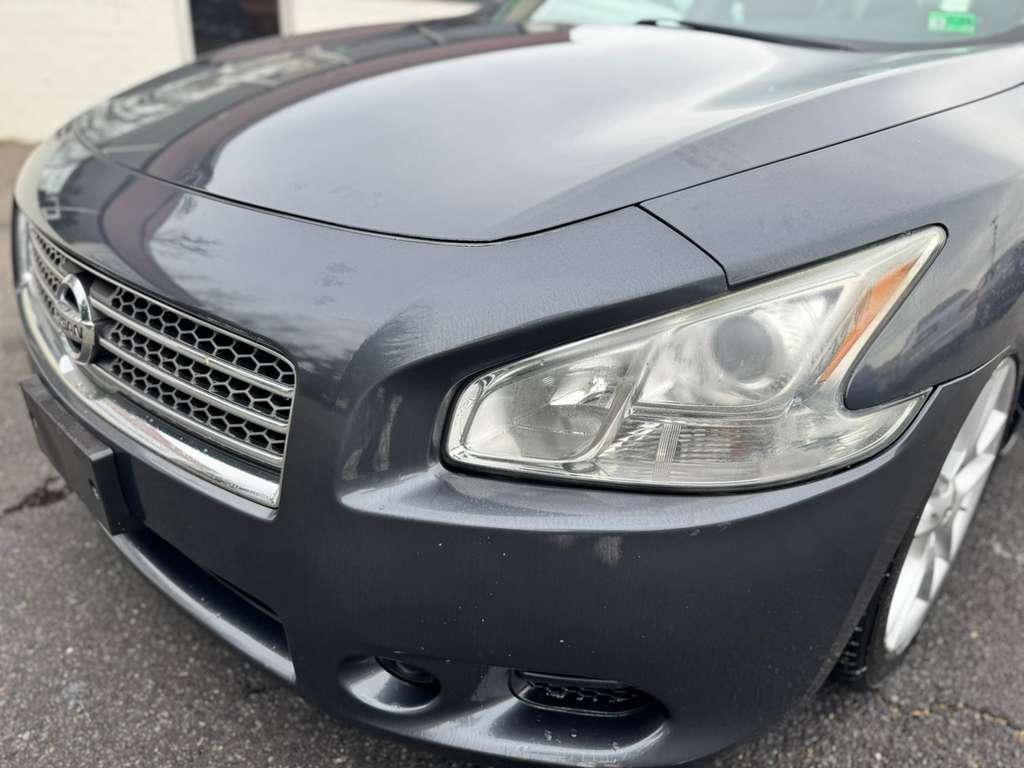 Nissan Maxima SV 2010