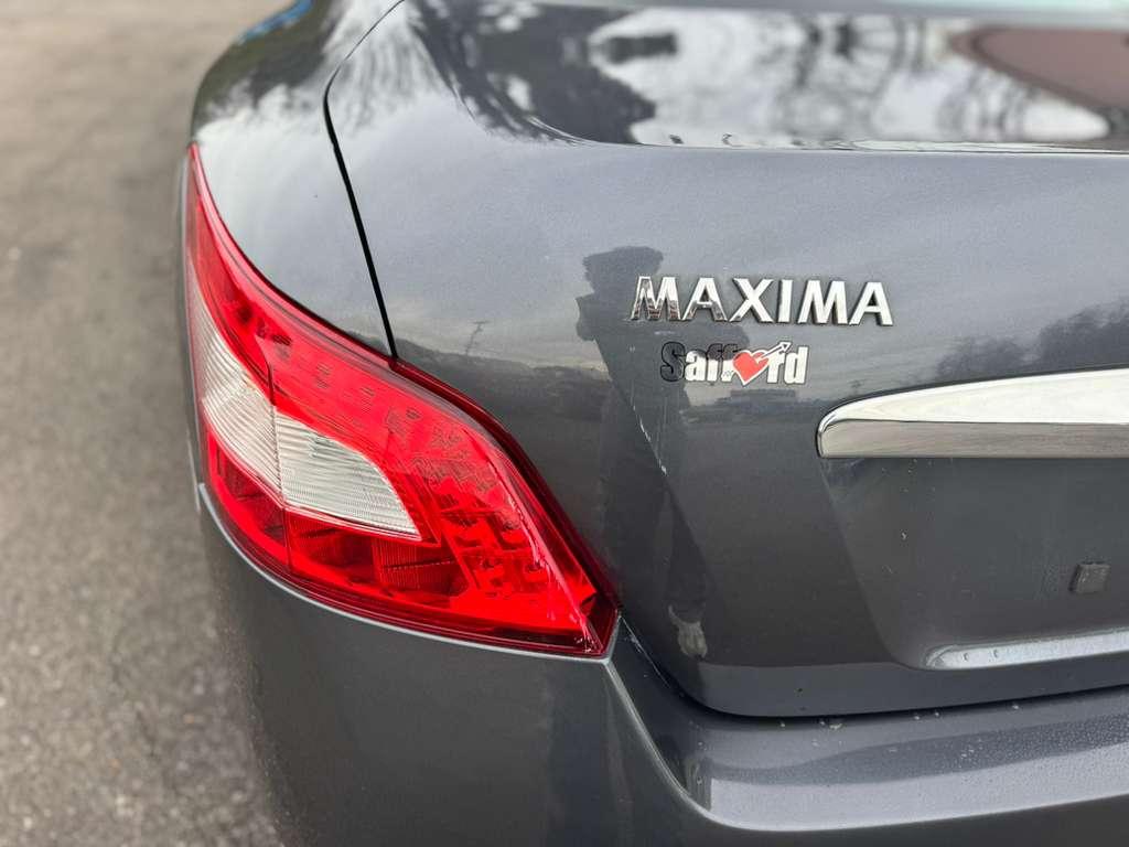 Nissan Maxima SV 2010