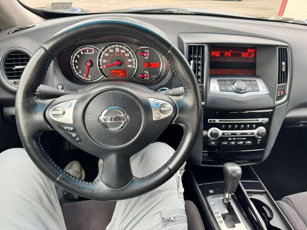 Nissan Maxima SV 2010