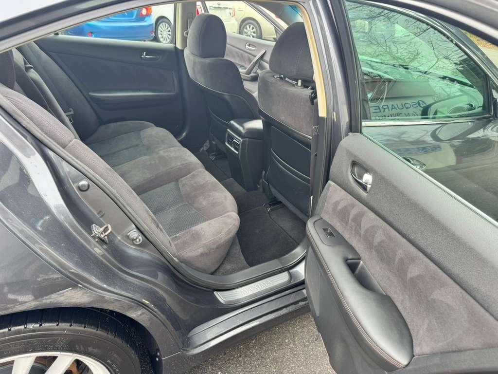 Nissan Maxima SV 2010