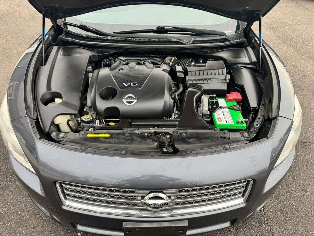 Nissan Maxima SV 2010