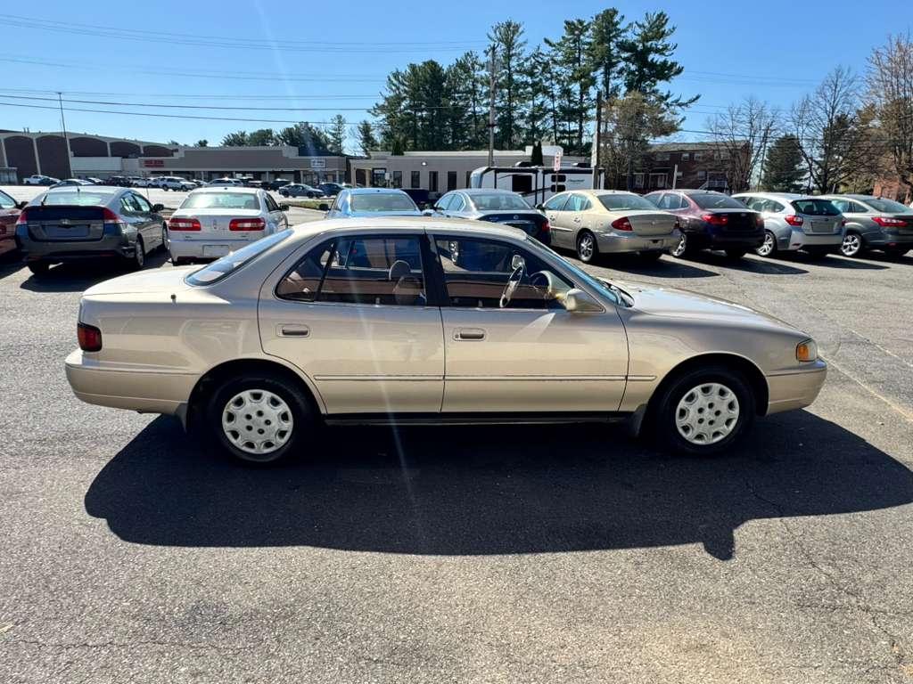 Toyota Camry LE 1995