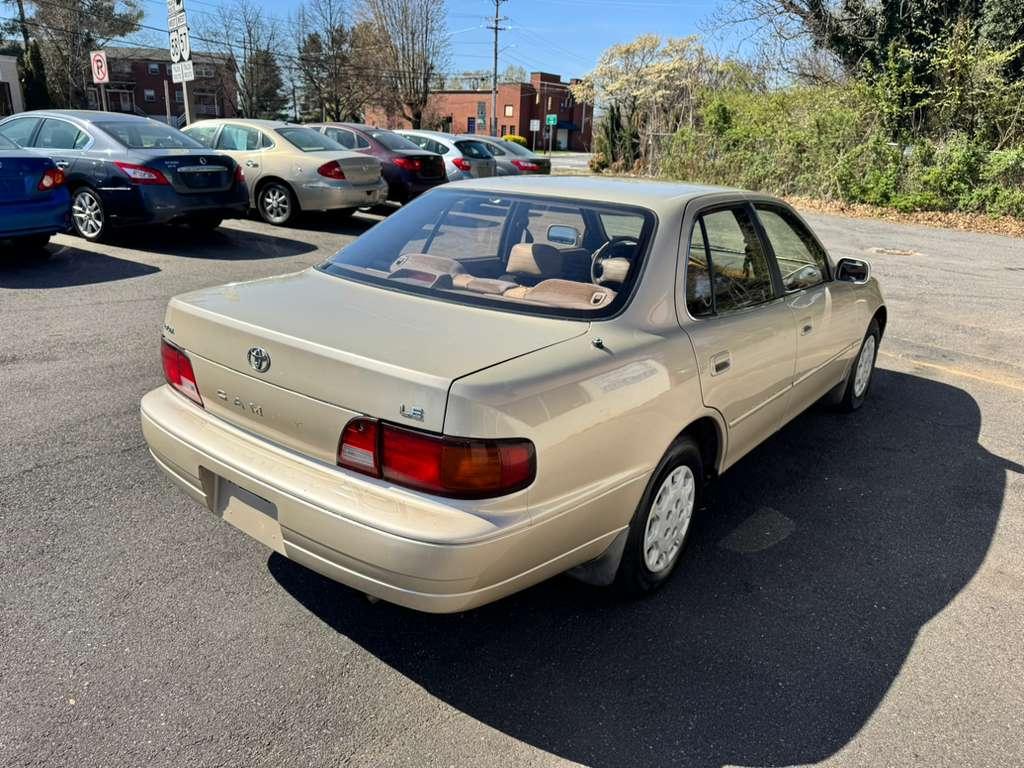 Toyota Camry LE 1995