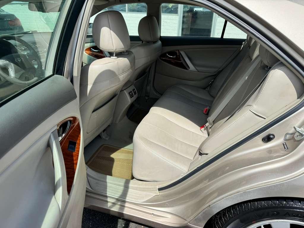 Toyota Camry LE V6 6-Spd AT 2009