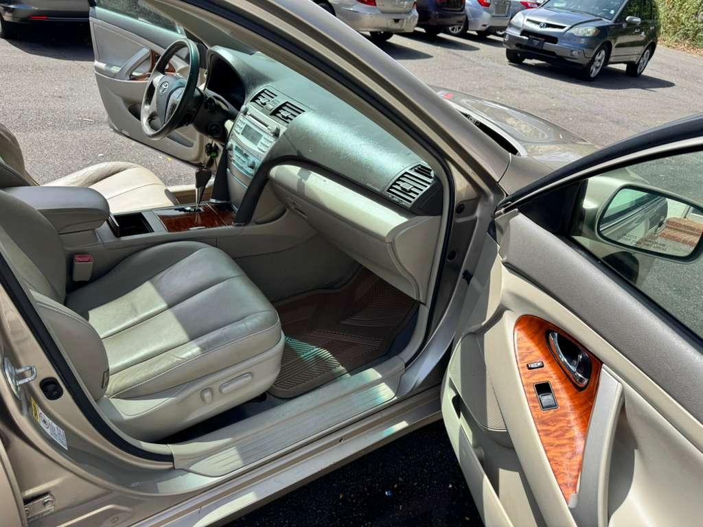 Toyota Camry LE V6 6-Spd AT 2009