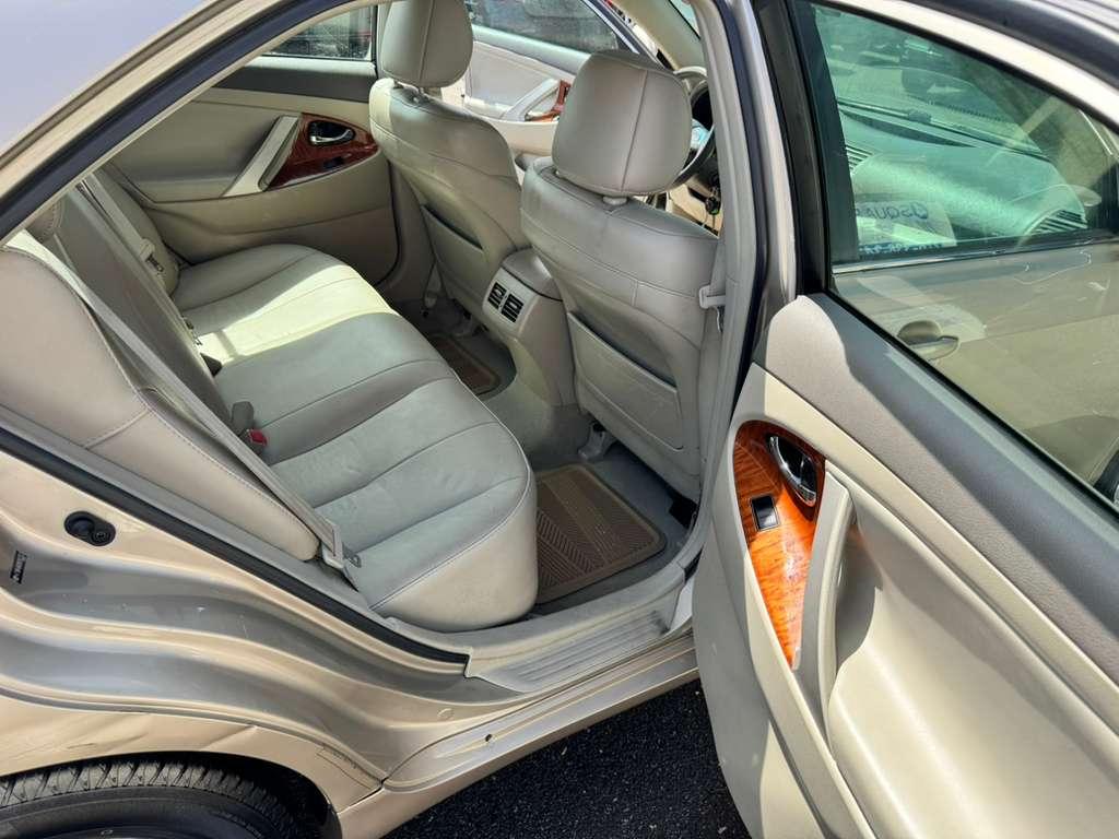 Toyota Camry LE V6 6-Spd AT 2009