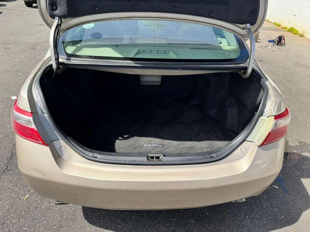 Toyota Camry LE V6 6-Spd AT 2009