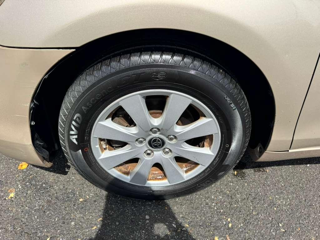 Toyota Camry LE V6 6-Spd AT 2009