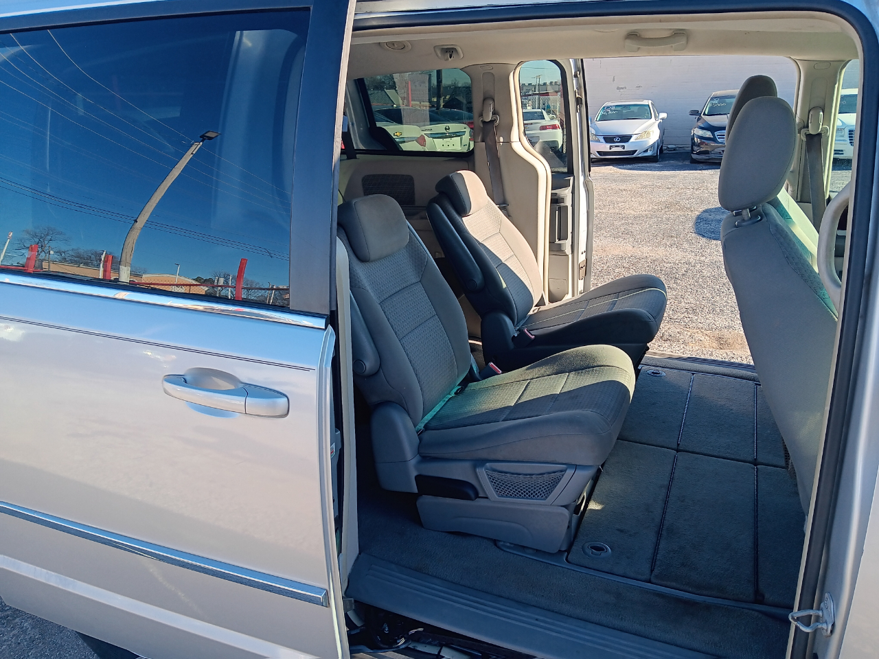 Chrysler Town & Country  2010