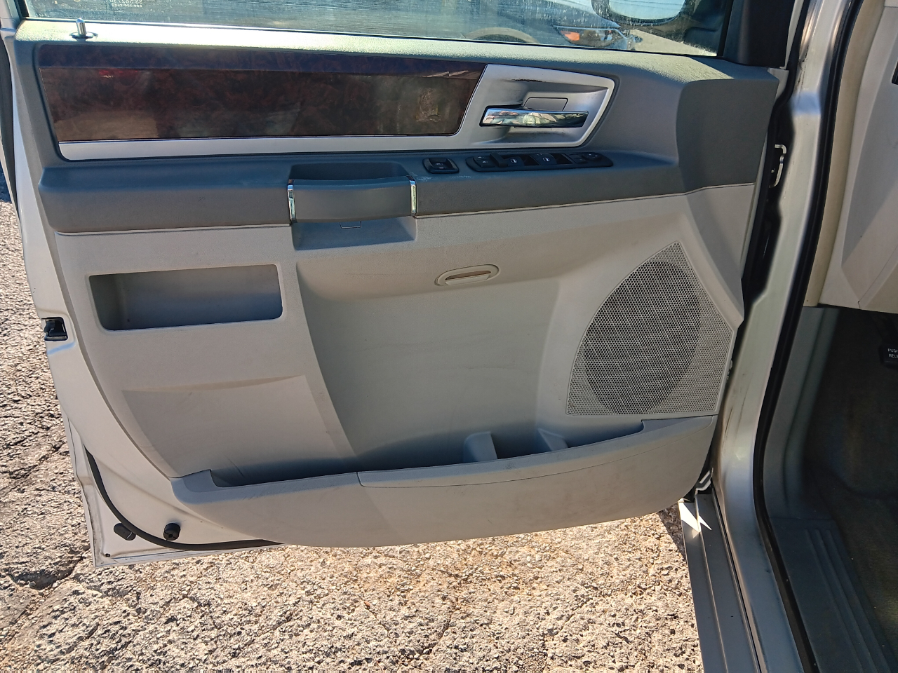 Chrysler Town & Country  2010