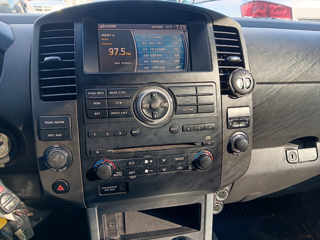 Nissan Pathfinder S 2012