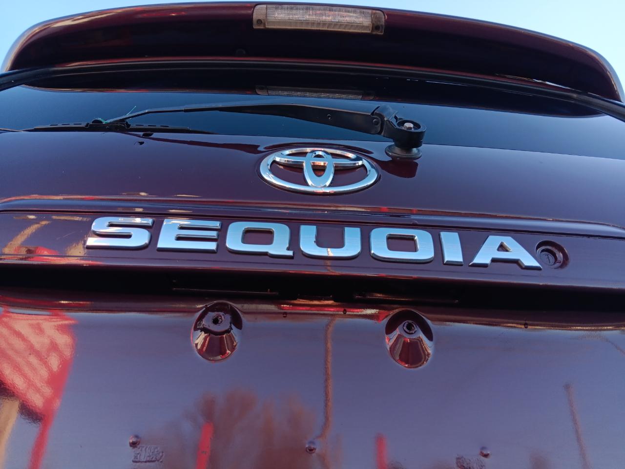 Toyota Sequoia  2010