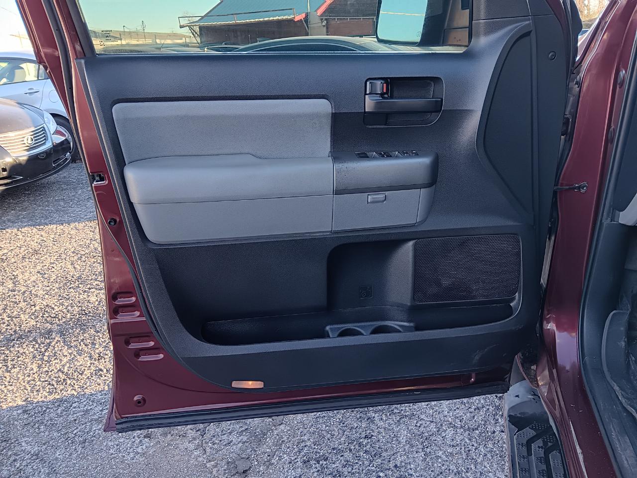 Toyota Sequoia  2010