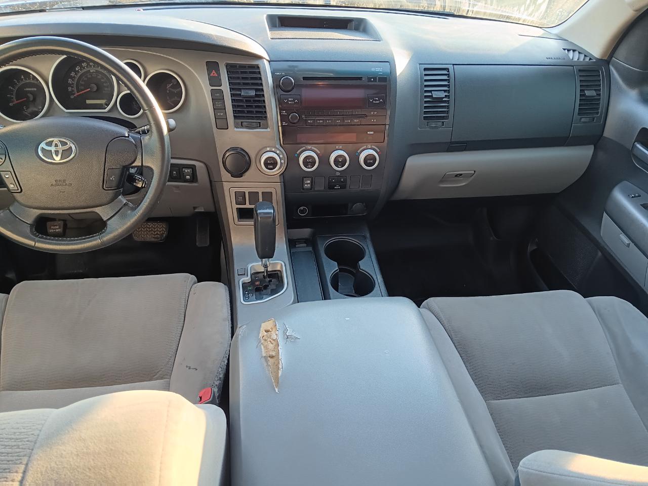Toyota Sequoia  2010