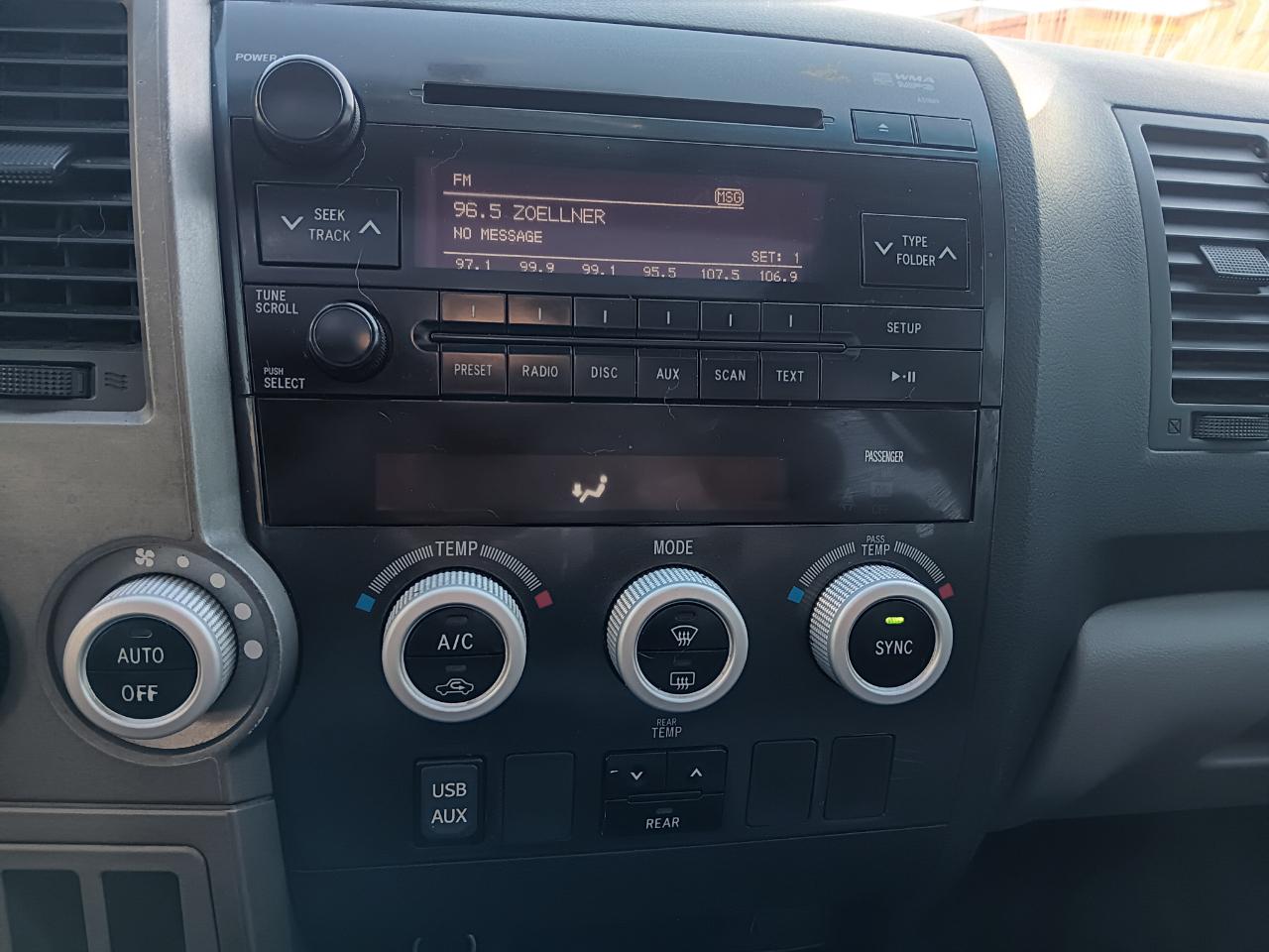 Toyota Sequoia  2010