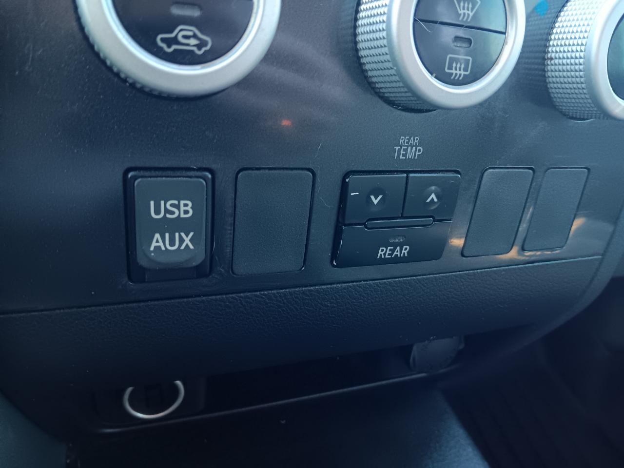 Toyota Sequoia  2010