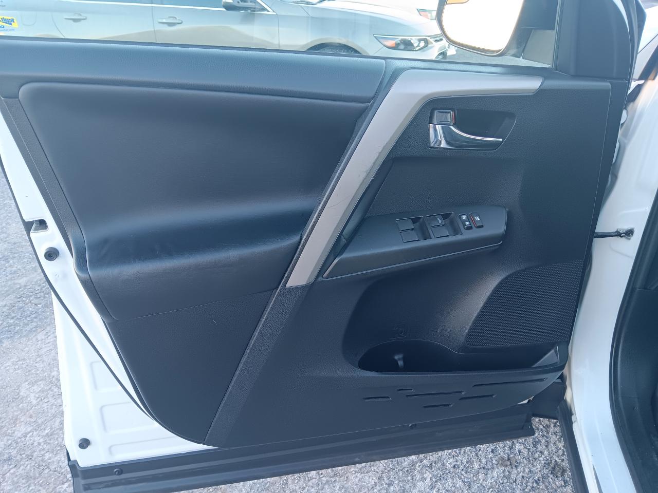 Toyota RAV4 XLE 2016