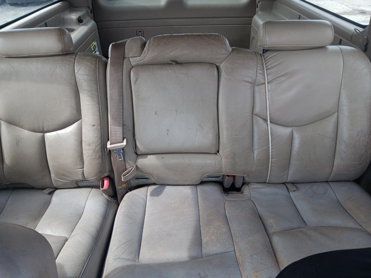 Chevrolet Suburban  2004