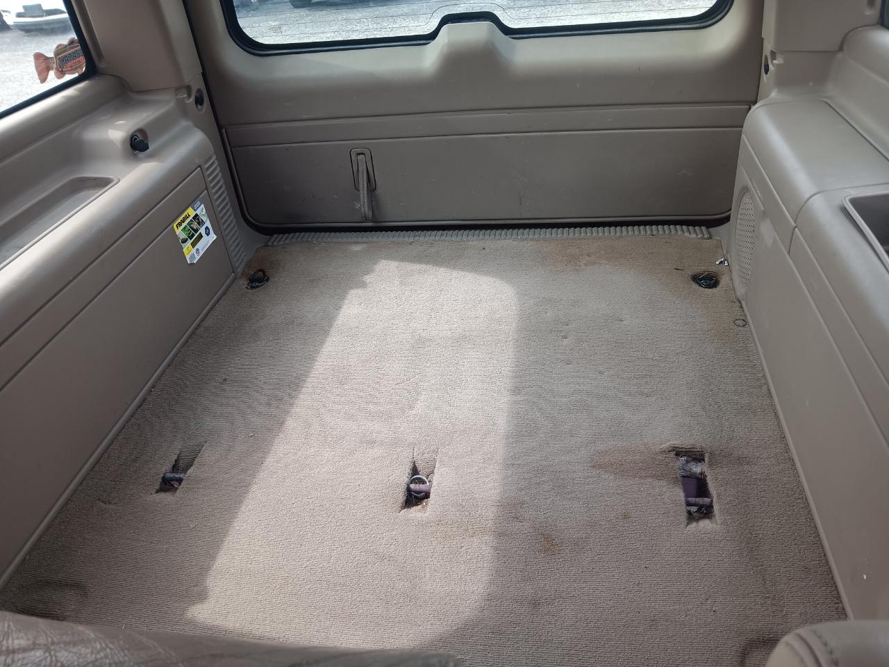 Chevrolet Suburban  2004