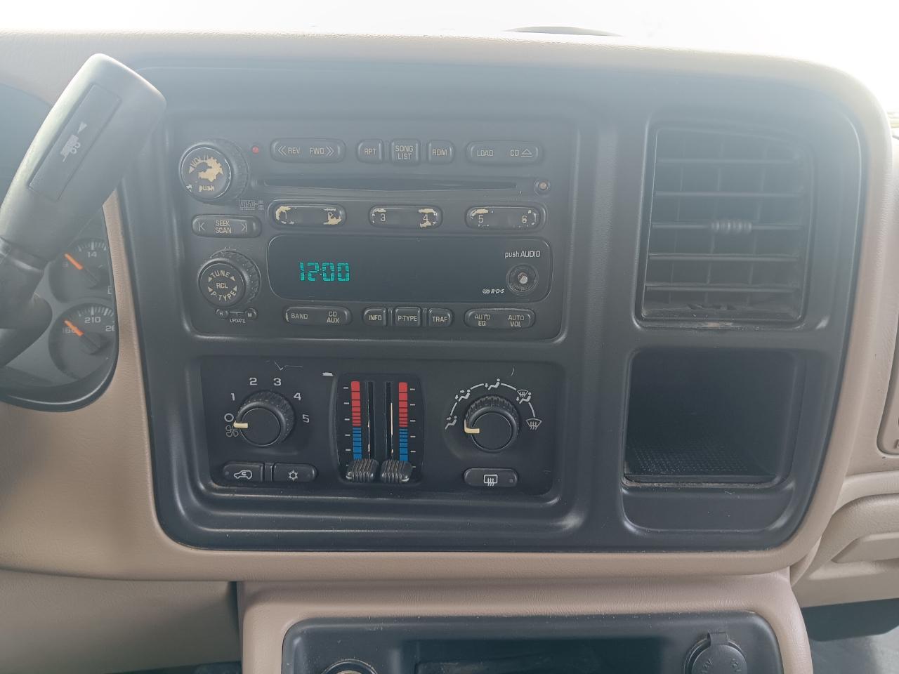 Chevrolet Suburban  2004