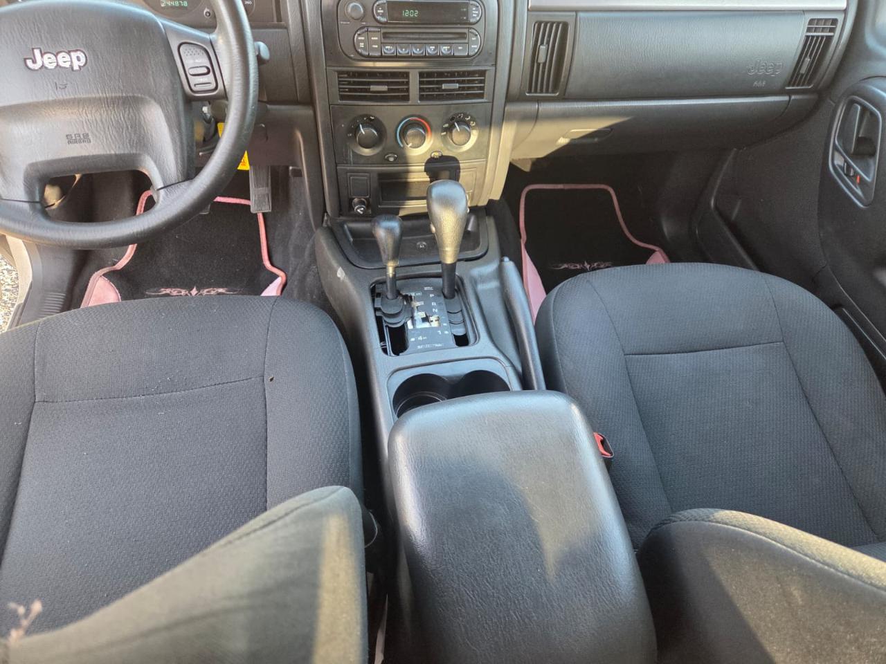 Jeep Grand Cherokee Laredo 2004