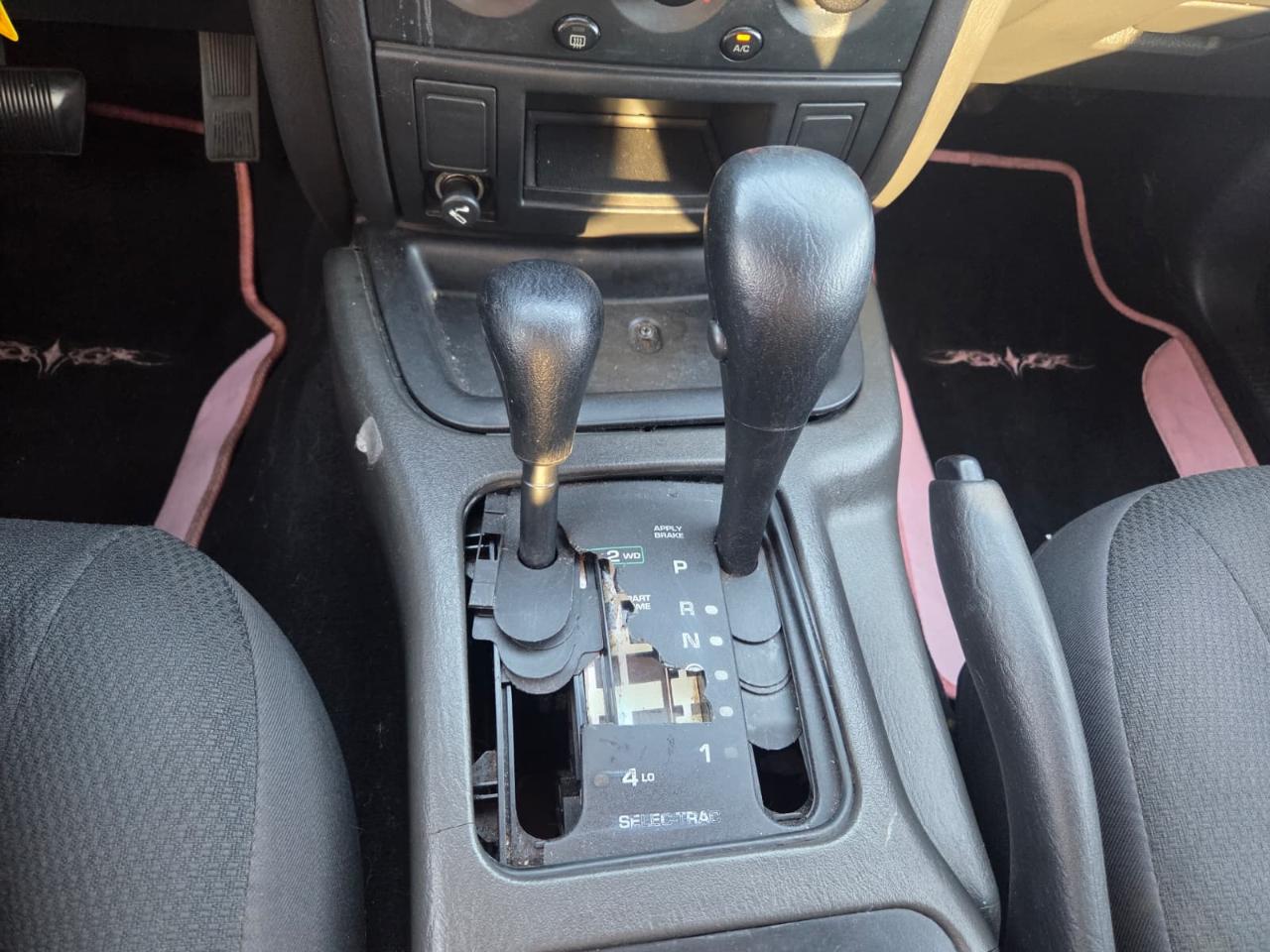 Jeep Grand Cherokee Laredo 2004