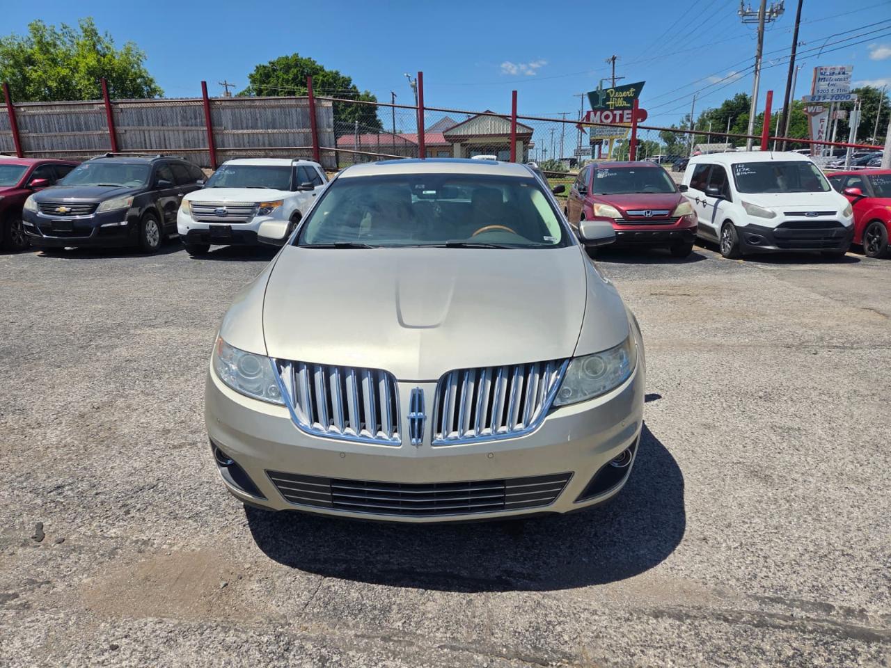 Lincoln MKS  2011