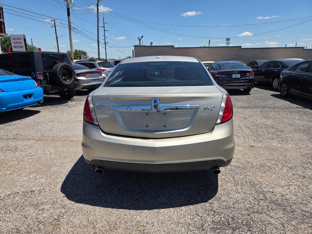 Lincoln MKS  2011