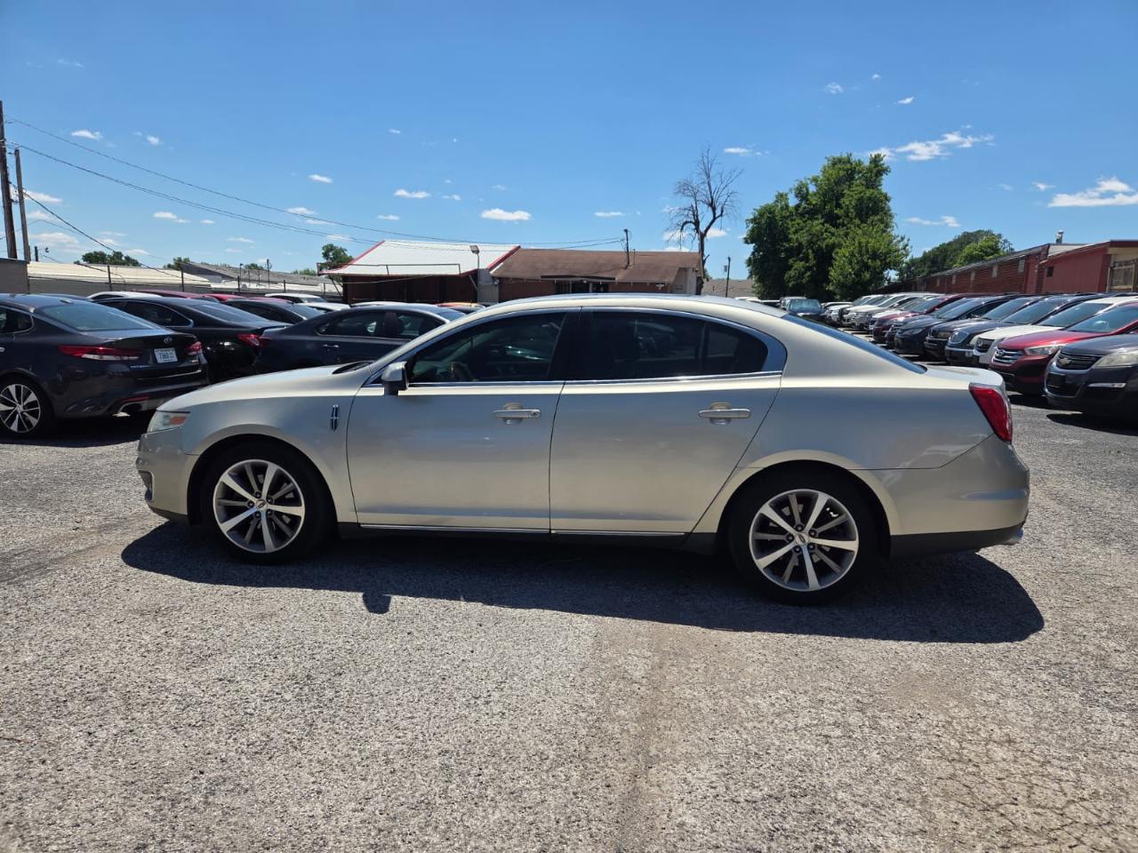 Lincoln MKS  2011
