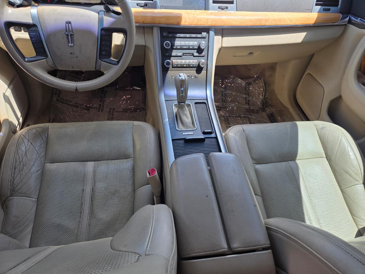 Lincoln MKS  2011