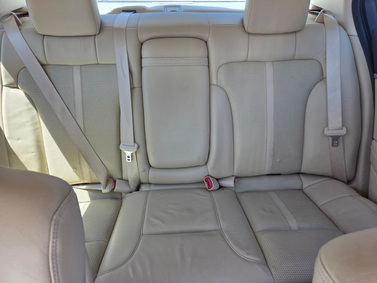 Lincoln MKS  2011