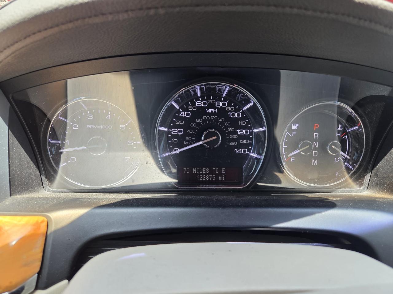 Lincoln MKS  2011